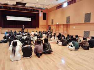 1764998943256 1764998943256